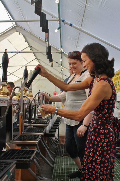 Lady Rowena Pulls The First Pint Of The Beer Festival